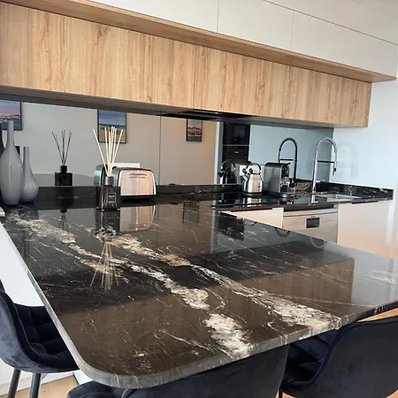 Vue 45m2 Avec Grande Terrasse 20m2 Апартаменты